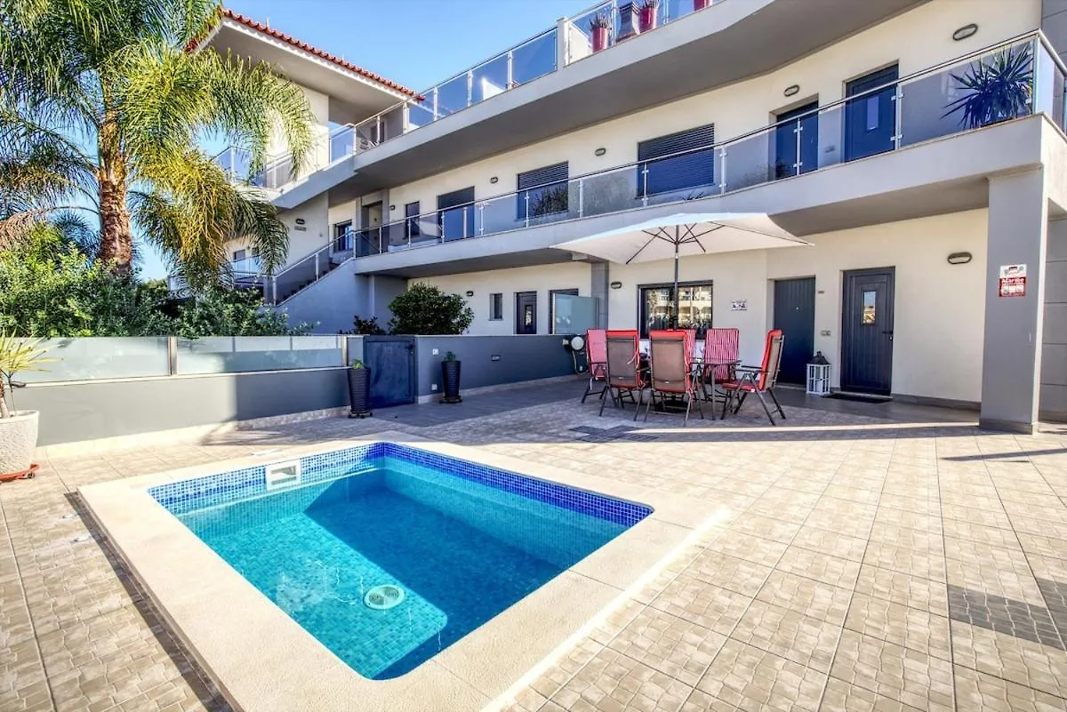 Modern Vacation Home With Pool In Quarteira contacts
